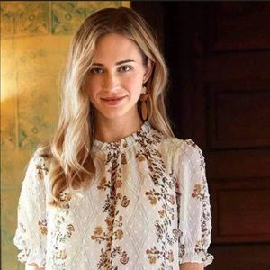 Meet your Posher, Adrienne